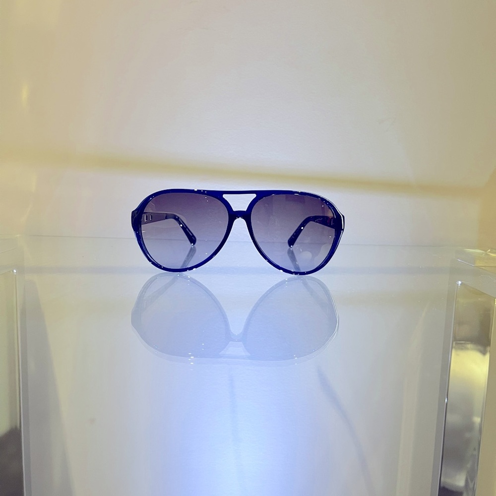 CALVIN KLEIN brand new sunglasses. Blue.